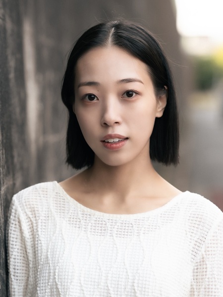 岡田樹里HPトップ宣材 右450×599